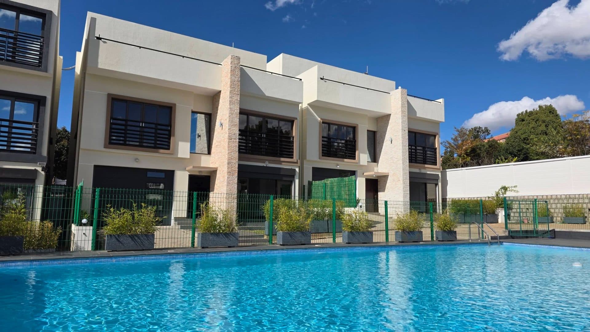 Résidence de Prestige composée de 3 Villas à louer à Ambatobe