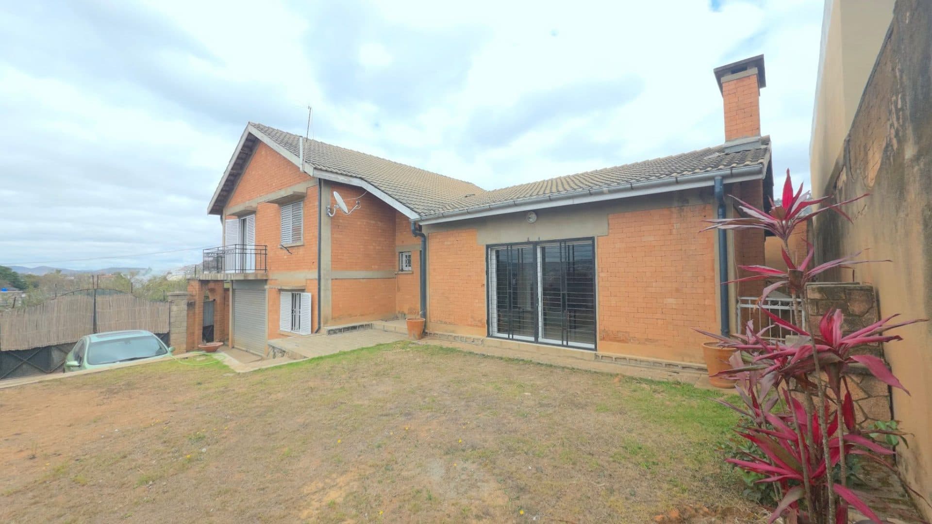 À VENDRE | VILLA F6 AVEC JARDIN & GARAGE — AMBATOMARO