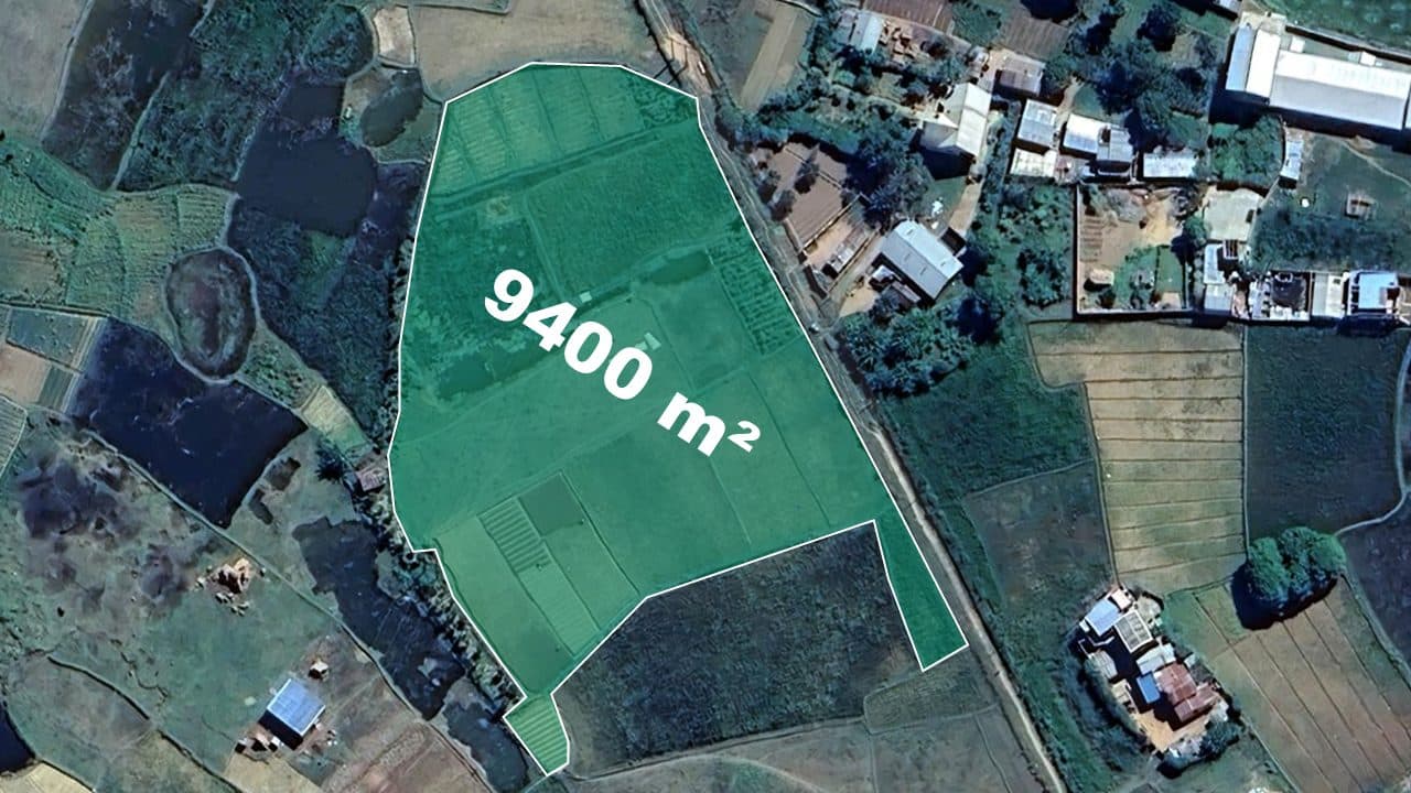 Terrain de 9 400 m² à Ambohimanambola — photo 1