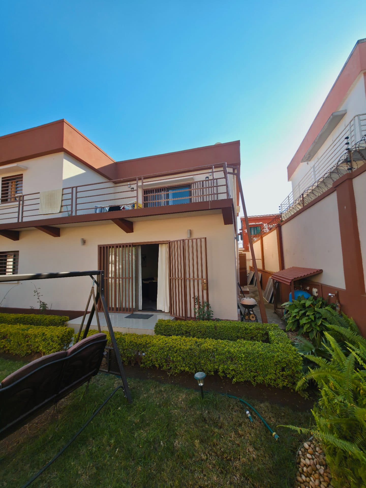 Villa moderne de standing à vendre à Talatamaty – Ambohinambo