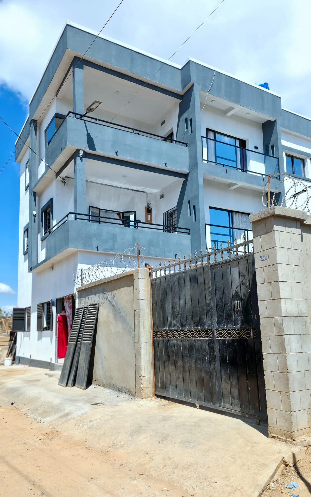 À VENDRE | IMMEUBLE R+2 À 50 M DU BY-PASS — 3 NIVEAUX INDÉPENDANTS